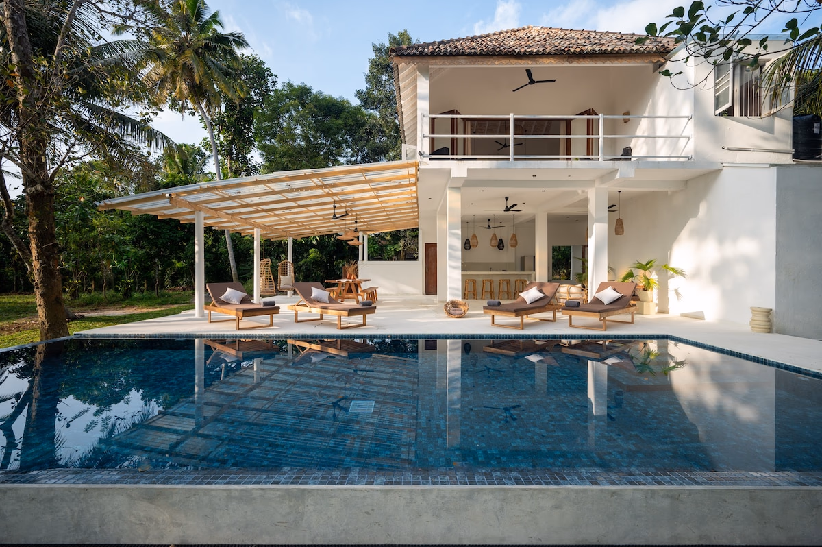 Private Pool Villas in Ahangama for Couples & Families 